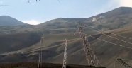Erzincan'da sel felaketi böyle geldi! Gerilim hattı direkleri saniyeler içinde devrildi