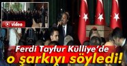 Ferdi Tayfur Cumhurbaşkanlığı Külliyesi'nde şarkı söyledi