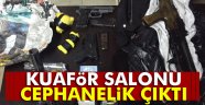 Gazi de Kuaför Salonu Makas Yerine KELEŞ Tarak Yerine Tabanca ..