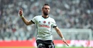 Gökhan Gönül, Beşiktaş'ın 1+1 yıllık sözleşme teklifini kabul etti