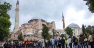 İlber Ortaylı, her yıl milyonlarca turistin ziyaret ettiği Ayasofya'nın cami yapılması planına karşı çıktı