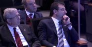 İmamoğlu, yüz ifadesi ekrana verilince salonu terk etti ve programın ikinci oturumuna katılmadı