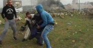 İsrail askerleri gazeteciyi vurdu! O anlar DHA kamerasında