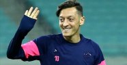 Mesut Özil'den Kızılay'a 713 bin TL'lik anlamlı bağış