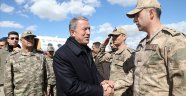 Milli Savunma Bakanı Akar, Şırnak'ta incelemelerde bulundu