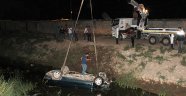 Polisten kaçarken kaçak sigara dolu aracıyla kanala uçtu