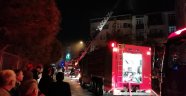 Sultangazi'de Korkutan Yangın Çatılar Alevlere Teslim Oldu