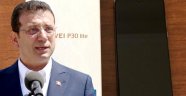Tasarruf vurgusu yapan İmamoğlu, muhtarlara 2.600 liralık akıllı telefon hediye etti