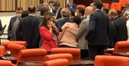 TBMM Genel Kurulu'nda milletvekilleri yumruk yumruğa birbirine girdi
