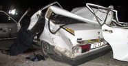 Traktör römorkuna çarpan otomobilde 2 ölü, 2 yaralı