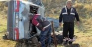 Trenle otomobil çarpıştı: 2 ölü