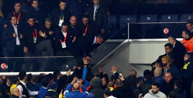 Tribünden atlayan Ali Koç'un koridordaki görüntüsü ortaya çıktı: Satmayın beni