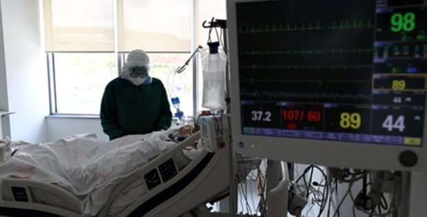Türkiye'de yoğun bakımdaki hasta sayısı ilk kez binin altına düştü
