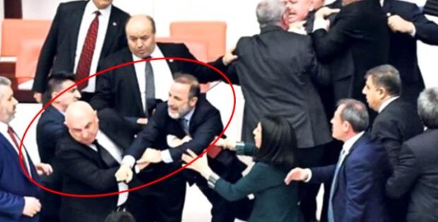 Vahit Kiler'den Erdem Özkoç'a sert sözler: Ne zaman Meclis'e girerse aynı muameleyi görecek