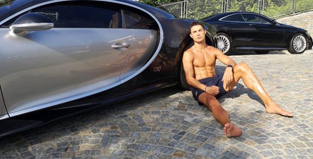 Yıldız futbolcu Ronaldo, şampiyonluk için kendini ödüllendirip dünyanın en pahalı arabasını aldı
